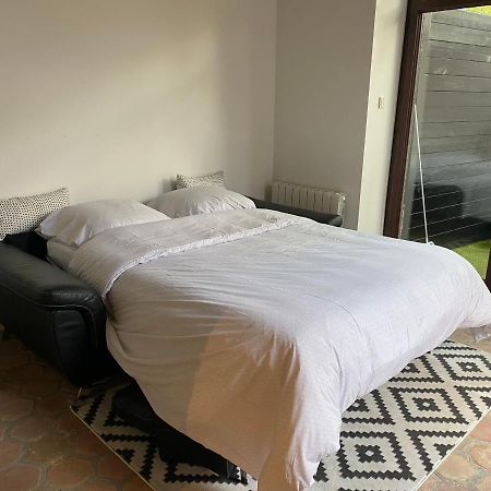 Studio duplex avec spa et cour privée Bonnelles Extérieur photo