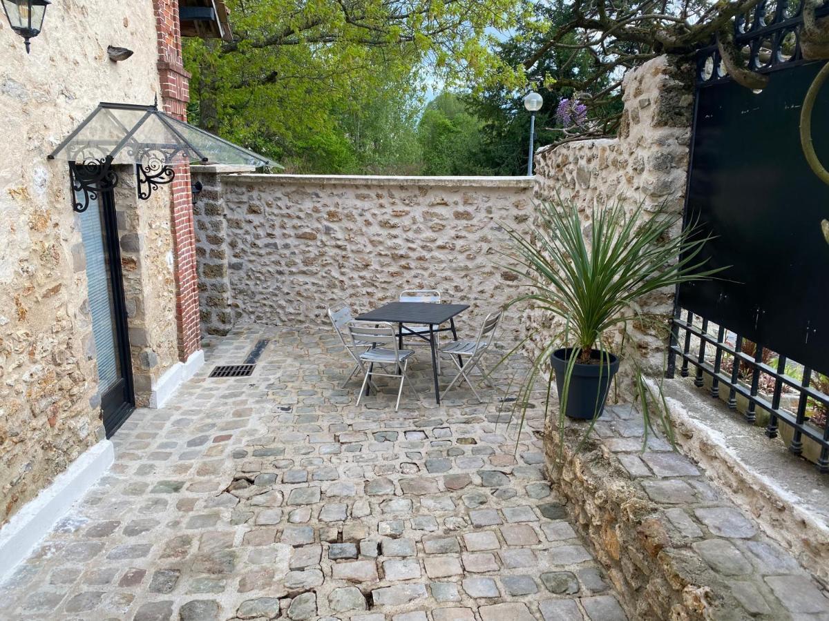 Studio duplex avec spa et cour privée Bonnelles Extérieur photo