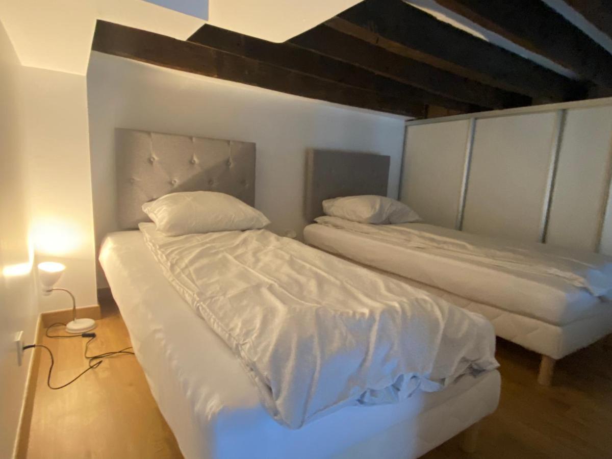 Studio duplex avec spa et cour privée Bonnelles Extérieur photo