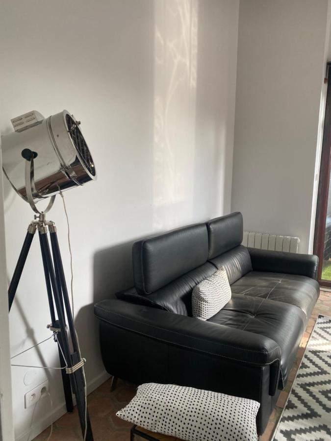 Studio duplex avec spa et cour privée Bonnelles Extérieur photo